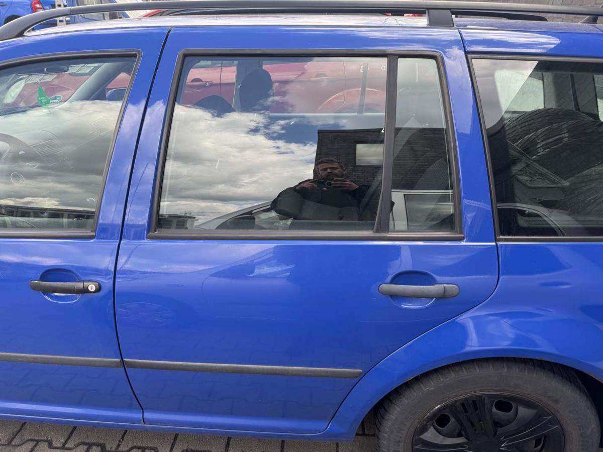 VW Golf 4 original T&uuml;r hinten links LA5C Surfblau Kombi Rohbau Bj.2001